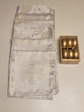 Set of 6 Cloth Napkins with Gold Napkin Rings